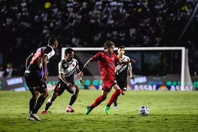 Barletta lamenta derrota do Sport no Brasileirão e critica arbitragem: “é uma vergonha”.