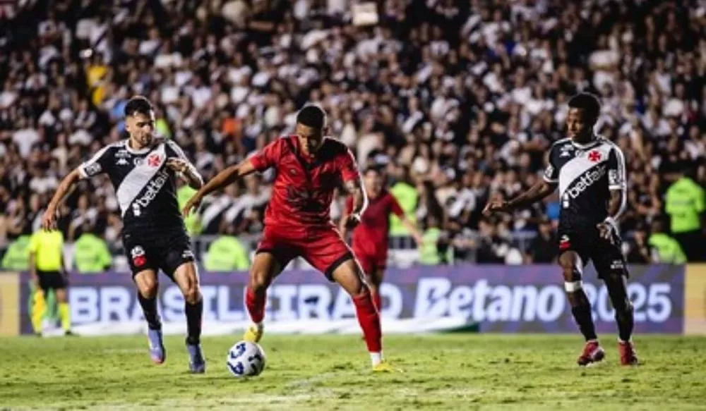 Mesmo com boa atuação, Sport perde para o Vasco em São Januário e segue sem vencer no Brasileirão.