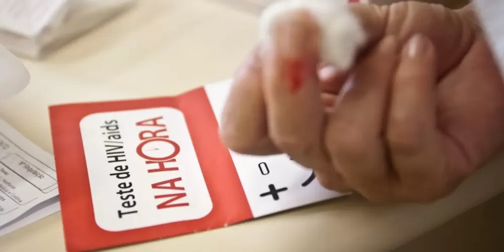 Epidemia de aids avança entre homens jovens no Brasil