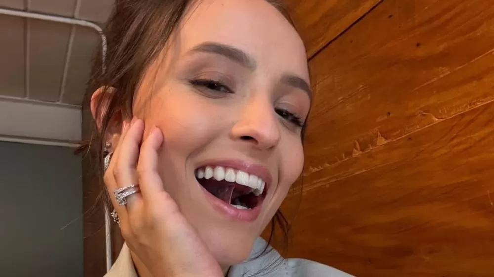 Larissa Manoela alerta após passar susto com pet.