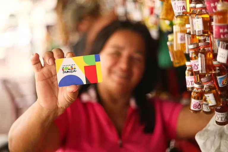 Em abril, Bolsa Família chega a mais de 20,48 milhões de lares. Pagamento começa hoje (15).