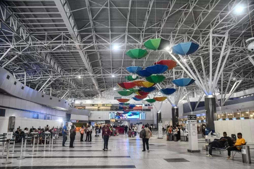 Passageiro vindo do Reino Unido é flagrado no Aeroporto de Recife com R$ 1 milhão em canetas.