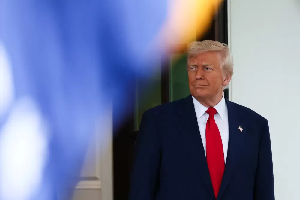 Justiça dos EUA barra plano de Trump para deportar mais de 530 mil latino-americanos.