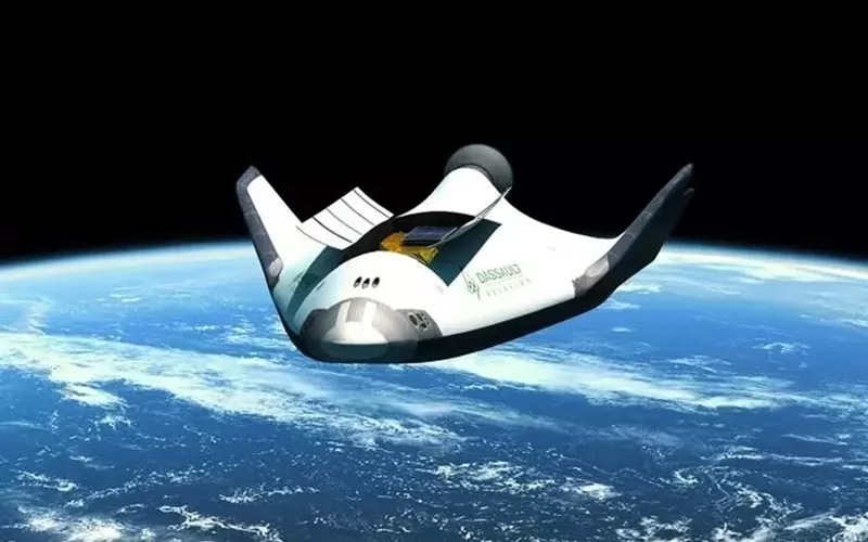CEO da Dassault afirma que a França corre risco de ficar atrás na corrida espacial.