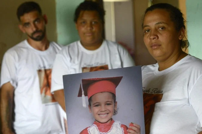 “Uma criança não deve ter acesso a telas”, alerta mãe de menina morta em desafio.