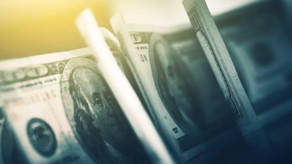 Dólar hoje (16/04): veja o valor da cotação comercial e turismo.