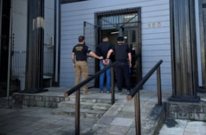 Polícia deflagra Operação Ventos do Agreste contra tráfico e roubo de cargas em Garanhuns.