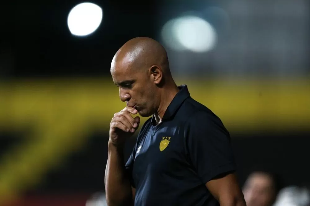 Pepa minimiza gritos de “burro” da torcida do Sport e garante evolução na Série A.