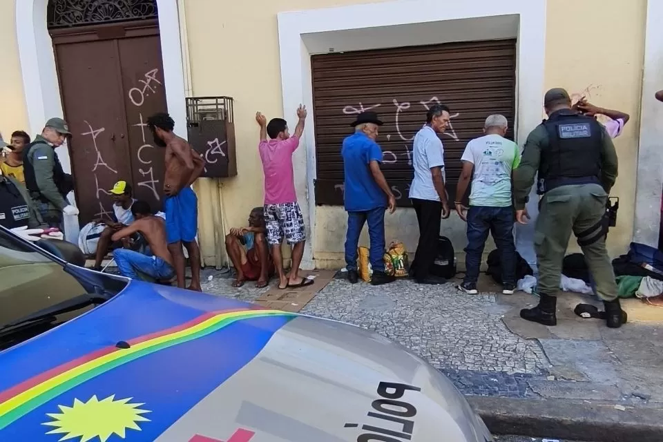 Polícia Civil prende dois suspeitos de tentativa de latrocínio na Ponte Maurício de Nassau.