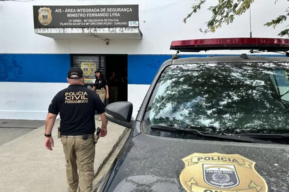 Idoso é preso ao tentar trancar e abusar de adolescente em banheiro de loja em Caruaru.