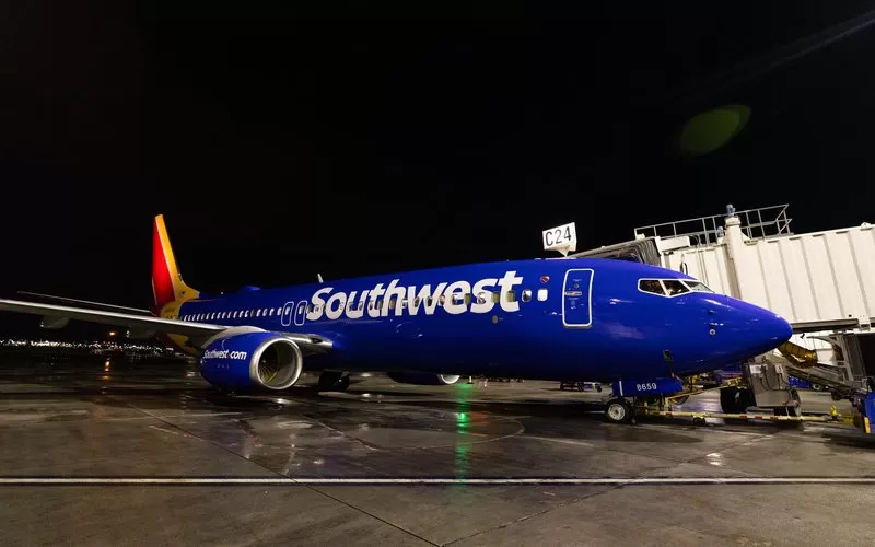 Avião da Southwest faz pouso de emergência após incêndio em motor.