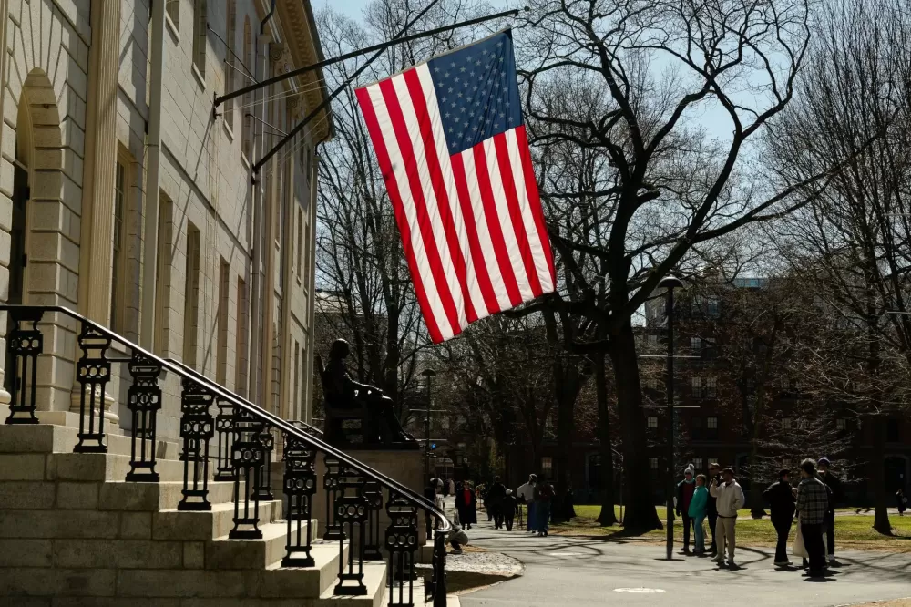 Cortes de Trump em Harvard afetam de viagem espacial a pesquisa sobre tuberculose.