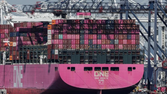 China diz que EUA prejudicarão a si mesmos com plano de cobrar taxas sobre navios.