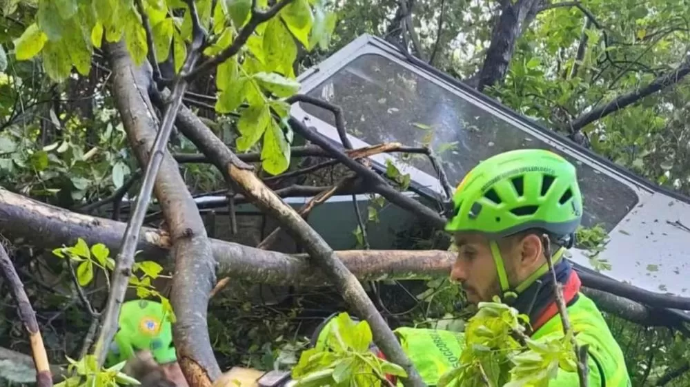 Acidente com cabine de teleférico na Itália deixa quatro mortos e um ferido.