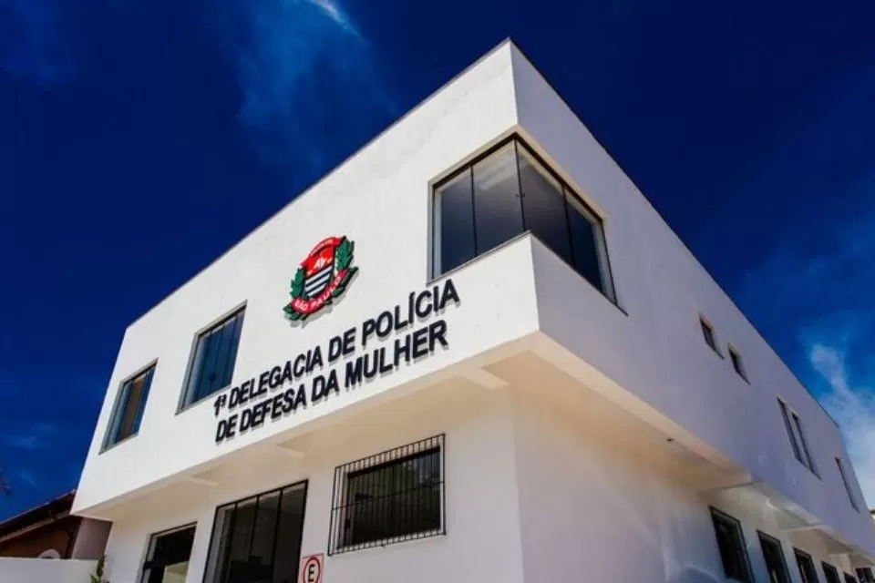 Mãe e filho são resgatados de cárcere privado após denúncia de agressões no Recife.