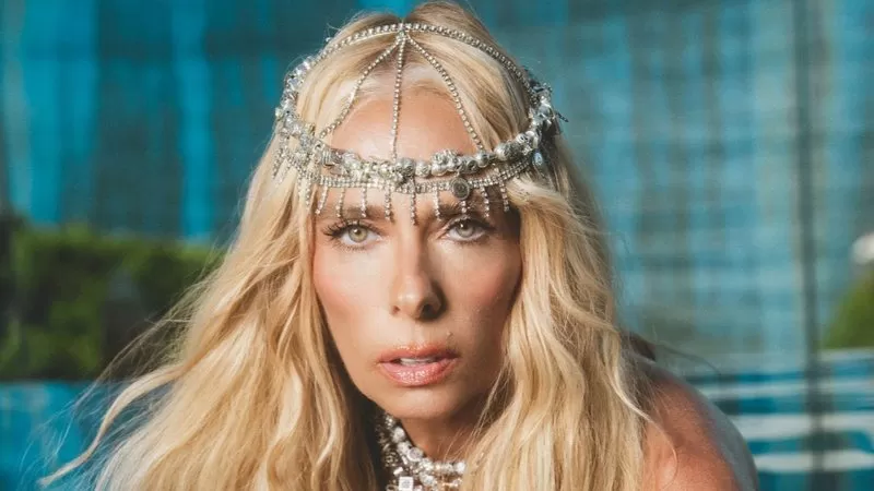 Adriane Galisteu chega aos 52 anos e abraça nova fase: 'Melhor presente'.