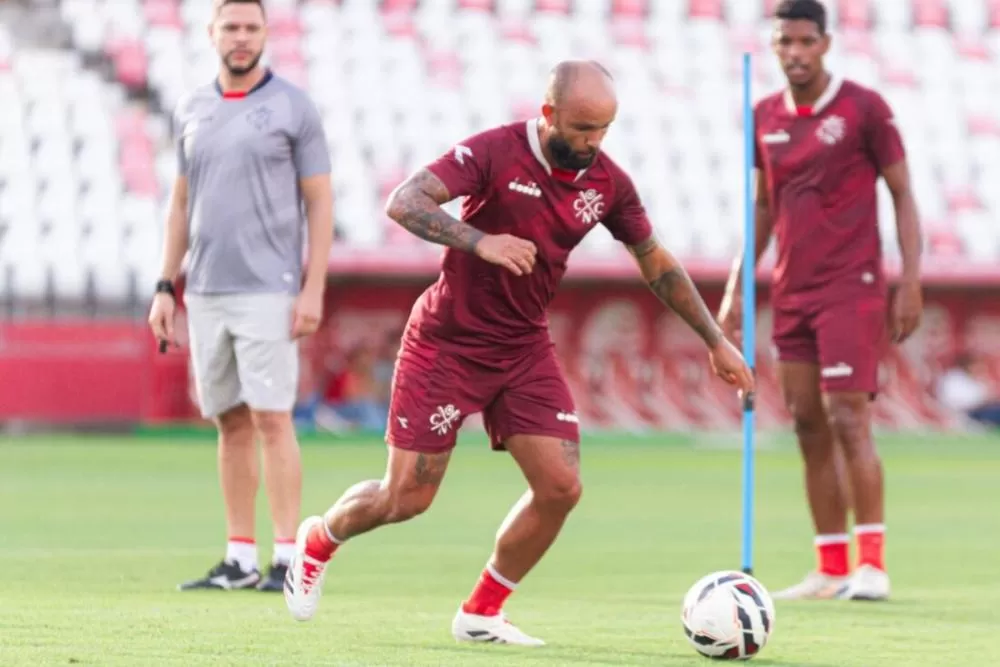 Náutico: Patrick Allan cita pedido de Hélio por mais intensidade.