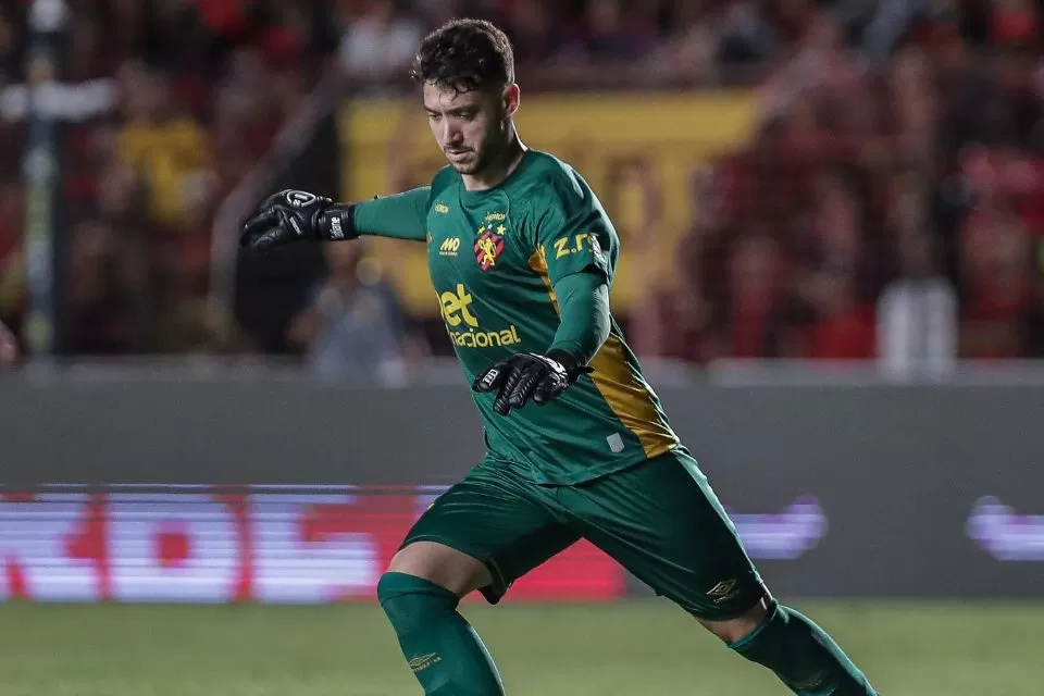 Caíque França admite momento difícil do Sport no Brasileirão e prega consciência do elenco: “Nessa hora, não tem justificativa”.