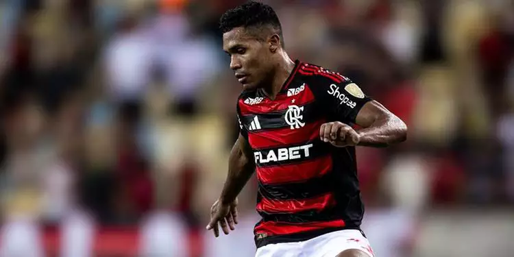 Alex Sandro desfalca Flamengo no clássico com Vasco; De la Cruz volta e Pedro pode ser titular.