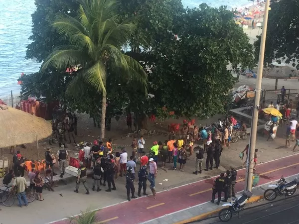 Homem é executado a tiros na faixa de areia da Praia da Igrejinha, em Olinda.