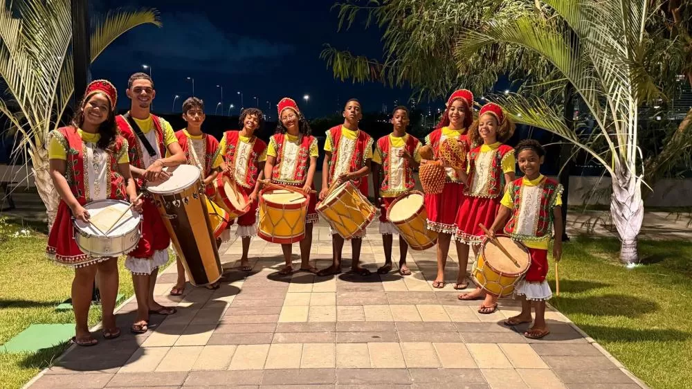 Festival Reconhecer une música, dança, teatro e cinema.
