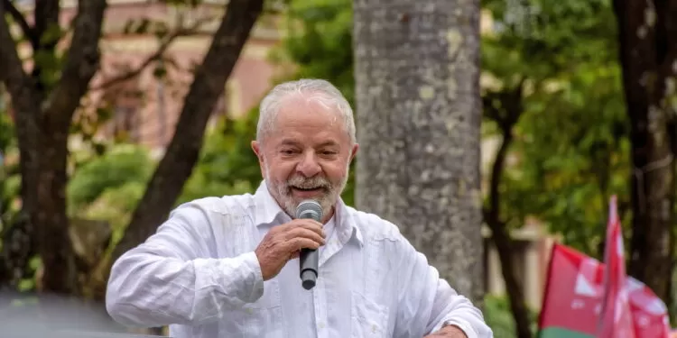 Lula anuncia antecipação do 13° salário e deixa brasileiros em festa!.