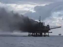 Explosão seguida de incêndio causa pânico na tripulação em plataforma na bacia de campos.