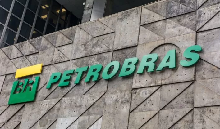 Explosão em plataforma da Petrobras deixa 11 feridos, diz sindicato de petroleiros.