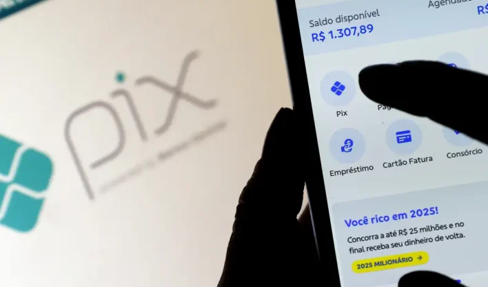 Prejuízo com fraudes no Pix cresce 70% e atinge R$ 4,9 bi em 2024, mostram dados do BC.