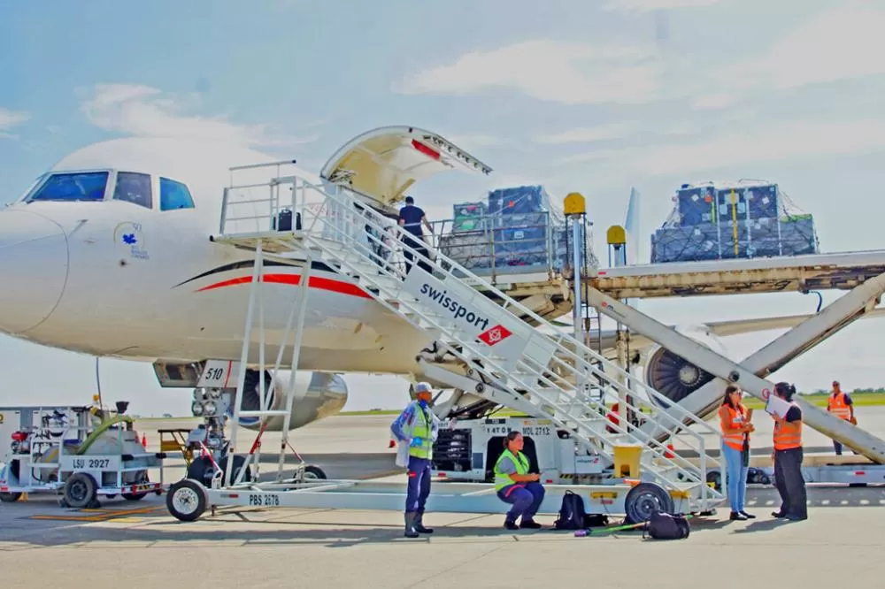 Após a vinda do jato VIP de 58 assentos, outro Boeing 757 acaba de chegar em Campinas nessa noite.