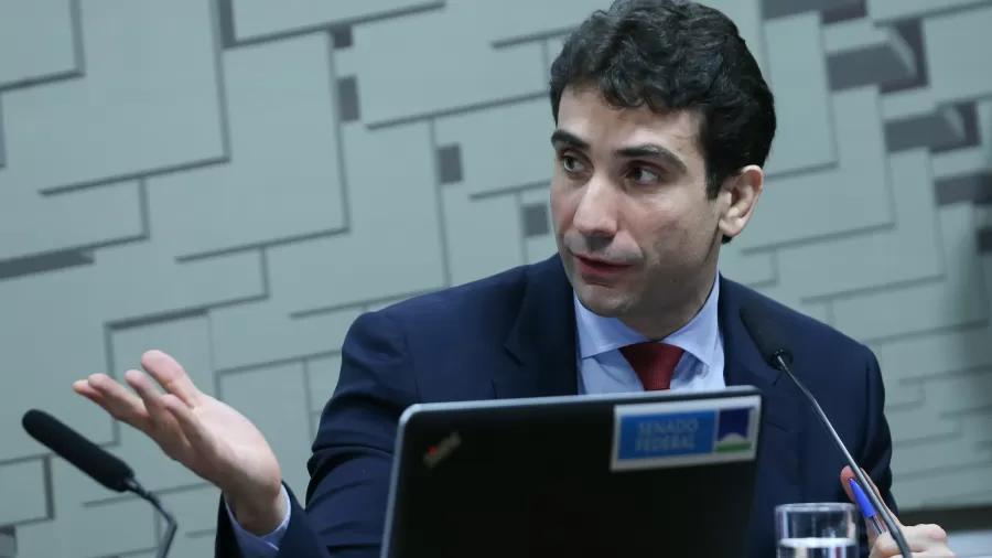 Economia do Brasil mostra crescimento excepcional e inflação segue alta, diz Galípolo.