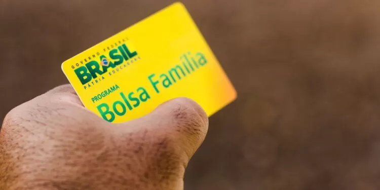 Seu NIS termina em 4? Veja quando cai o Bolsa Família de abril.