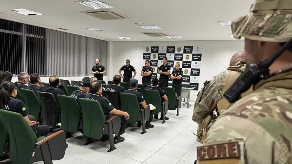 Dez suspeitos de integrar as facções Comando Vermelho e GDE são presos em Fortaleza e em Maracanaú.