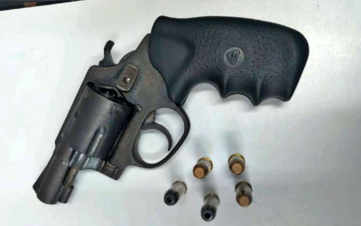 Suspeito de assaltos na Zona Sul do Recife é preso com arma no Pina.