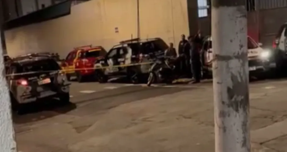 Policial é morto e 4 ficam feridos durante confronto entre PMs.