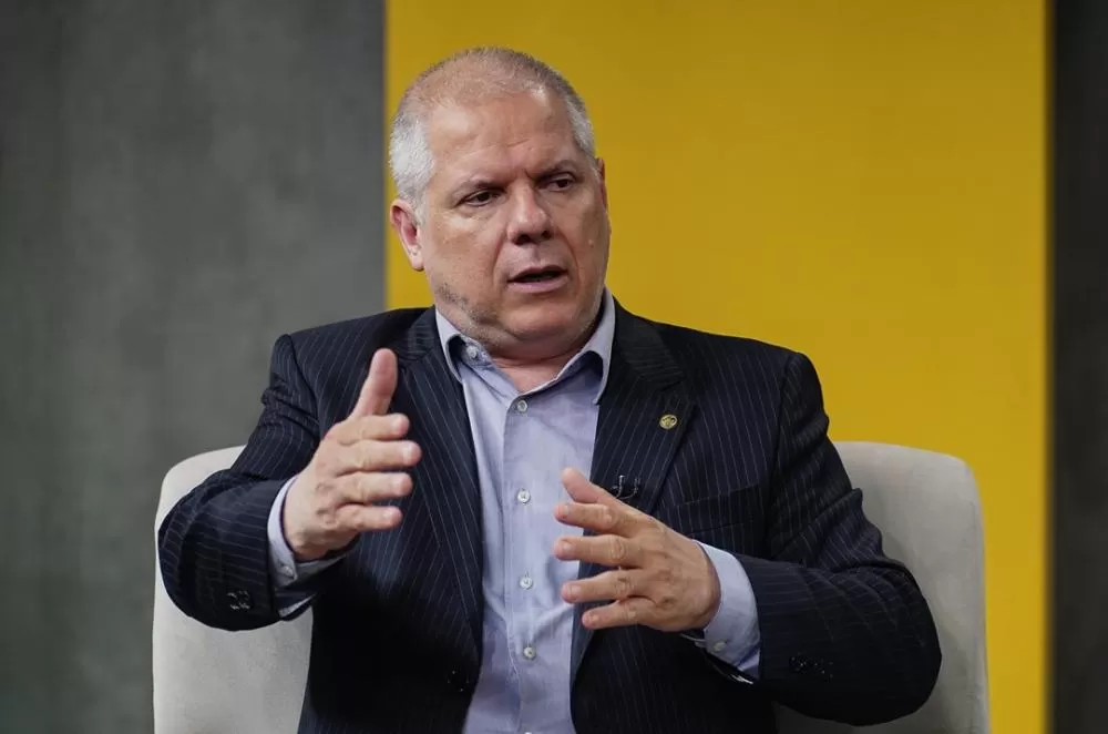 Fraude em descontos de aposentados: Lula demite presidente do INSS alvo de operação da PF.