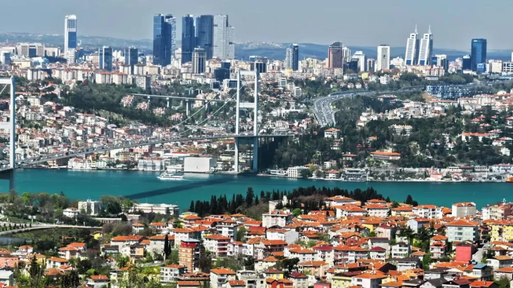 Terremoto em Istambul de magnitude 6,2 deixa mais de 100 feridos.