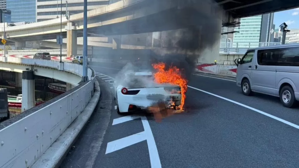 Japonês compra Ferrari que é destruída por incêndio 1h depois.