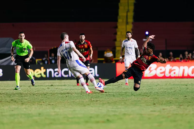 Sport e Fortaleza empatam sem gols na Ilha do Retiro e seguem pressionados no Brasileirão.