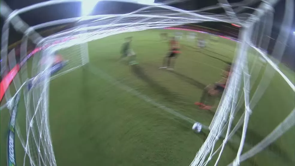 Fortaleza reclama de gol não marcado contra Sport, e Tinga dispara: “Ficamos à mercê da tecnologia”.