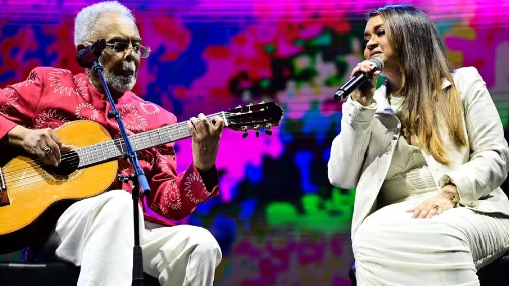 Na luta contra o câncer, Preta Gil emociona ao cantar com Gilberto Gil.