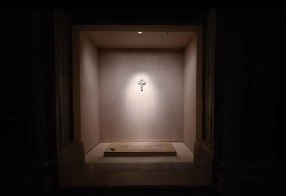 Vaticano divulga imagens do túmulo do papa Francisco; veja.