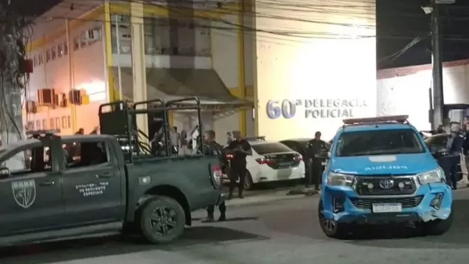 Comando Vermelho: operação contra ataque à delegacia tem 7 mortos no RJ.
