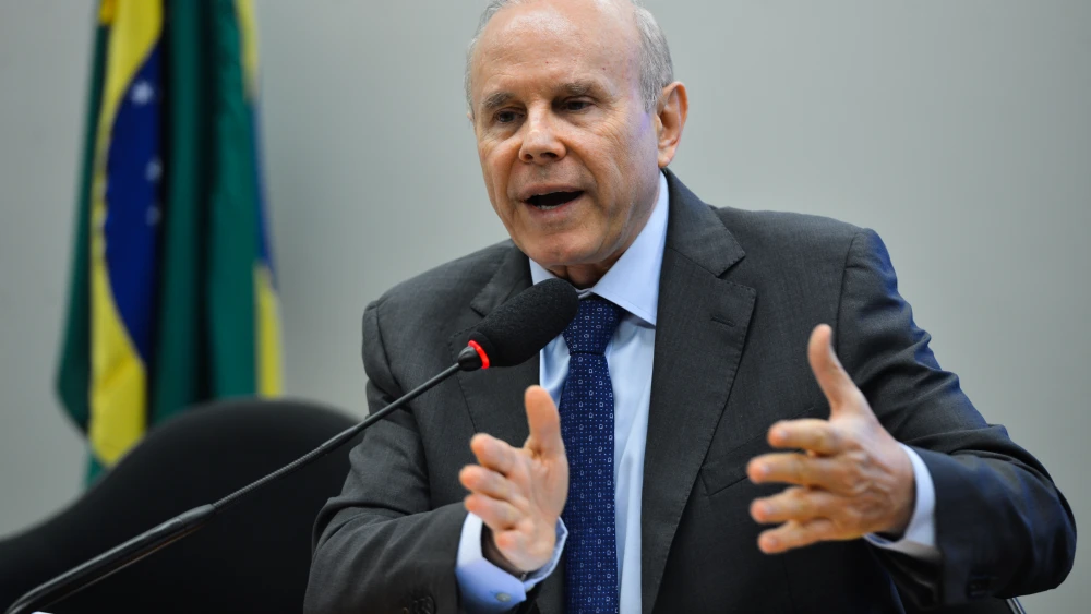 Guido Mantega, ex-ministro de Lula, desiste de vaga no conselho da Eletrobras.