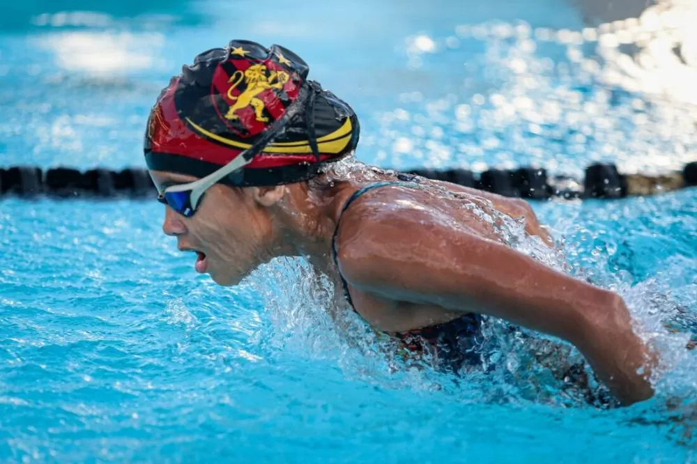 Conheça Alana Clarsine, pernambucana de 11 anos considerada promessa na natação.