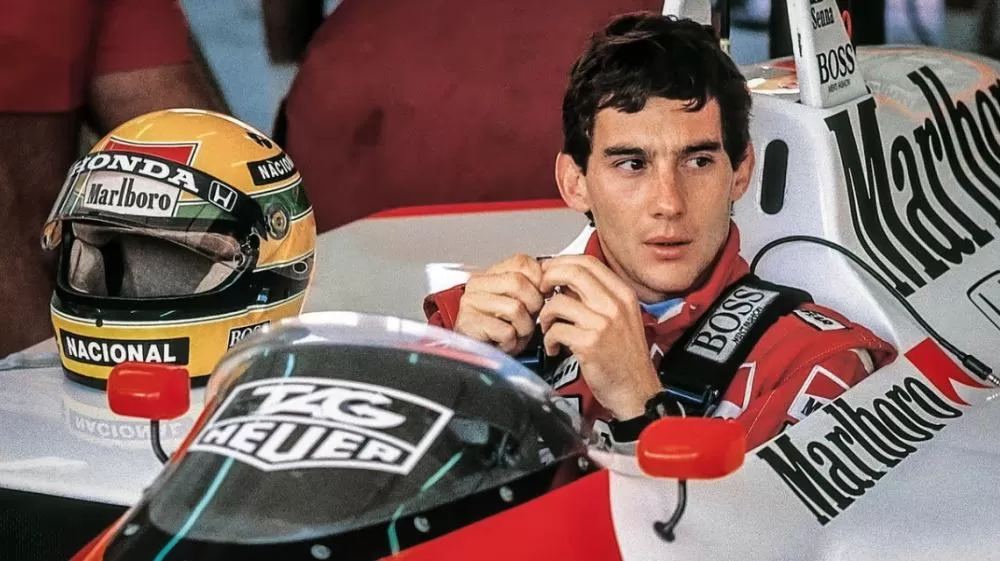 Capacete de Ayrton Senna alcança valor milionário em leilão.