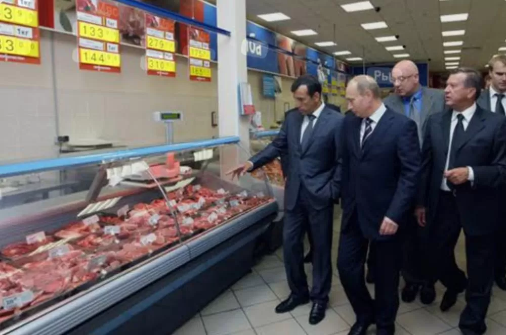 Rússia prepara sua população para o declínio do padrão de vida.