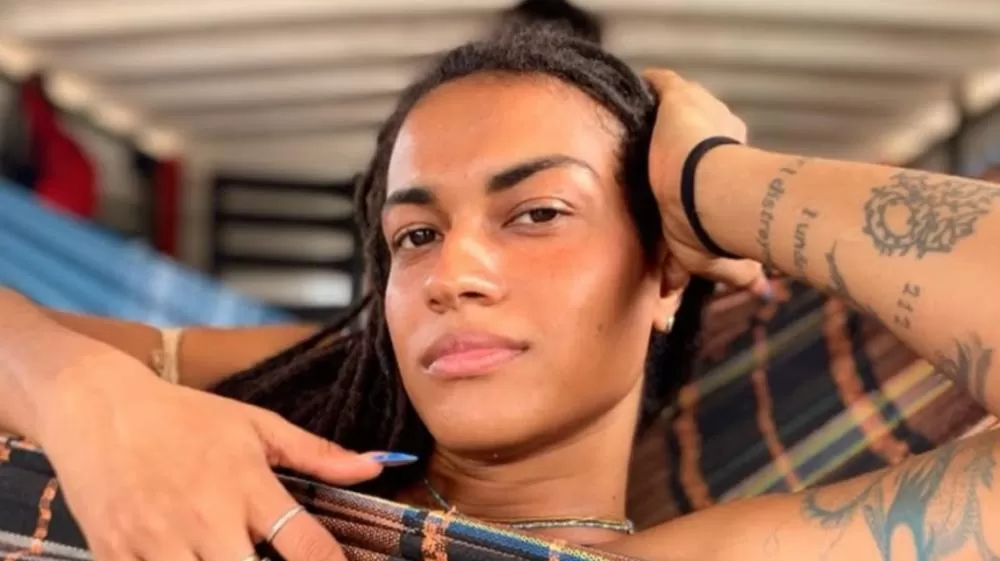 Após polêmica, atriz trans é escolhida para o filme “Geni e o zepelim”.