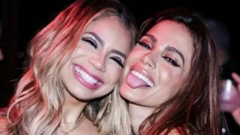 Lexa viaja ao lado de noivo e Anitta para parque temático: “Incrível.