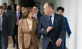 Trump demite esposo de Kamala Harris do conselho do Museu do Holocausto.